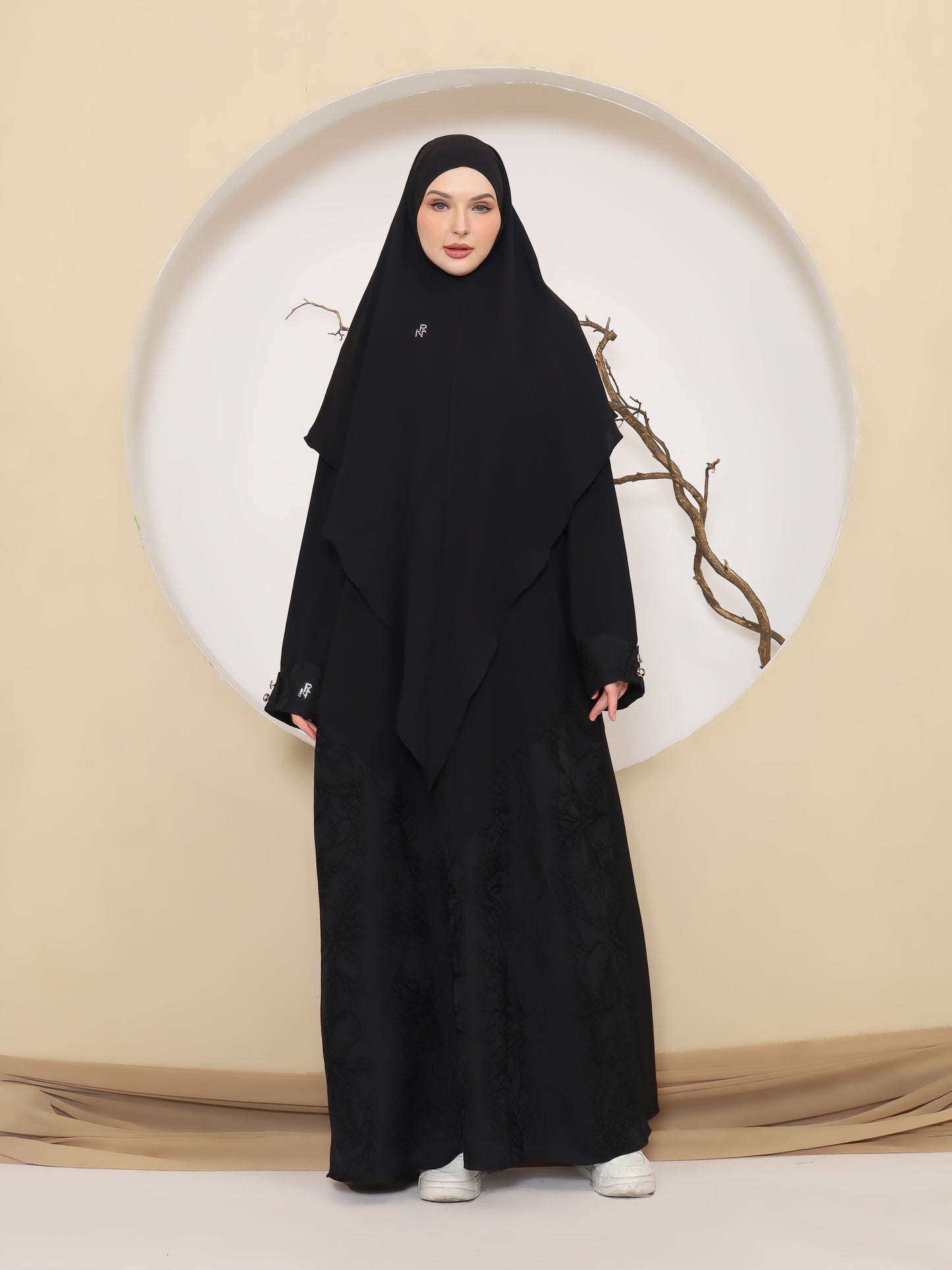 Manama Abaya - Black Engraved