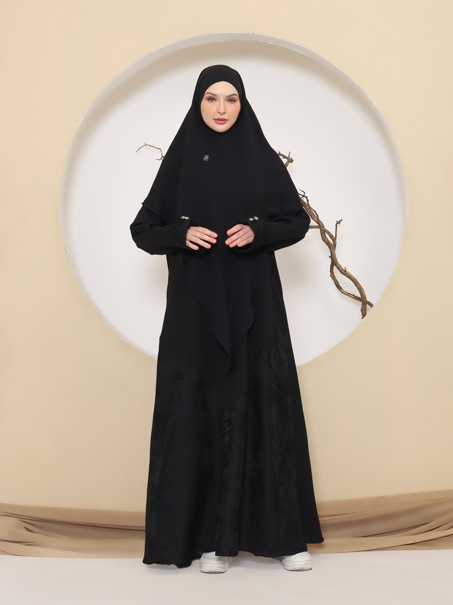 Manama Abaya - Black Engraved