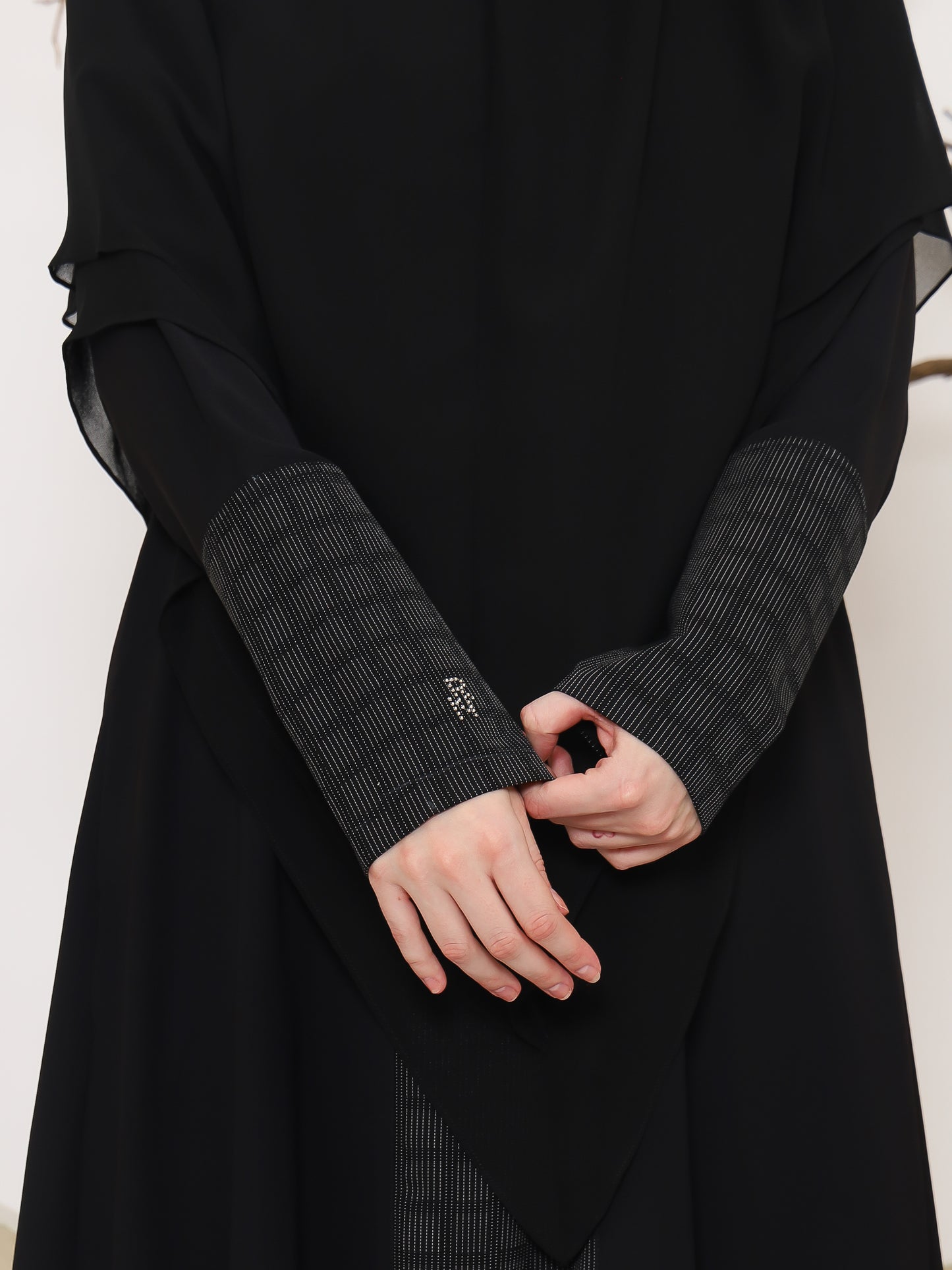 Jizan Abaya - Black Waterloo