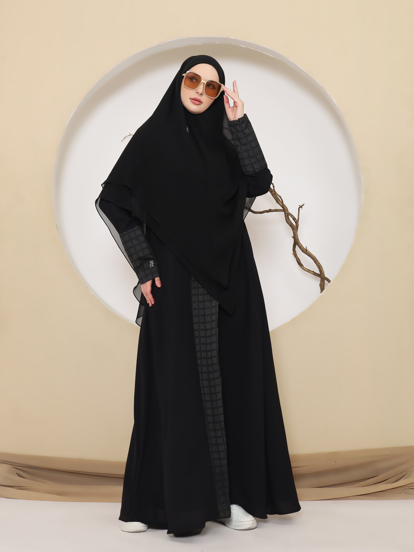 Jizan Abaya - Black Waterloo