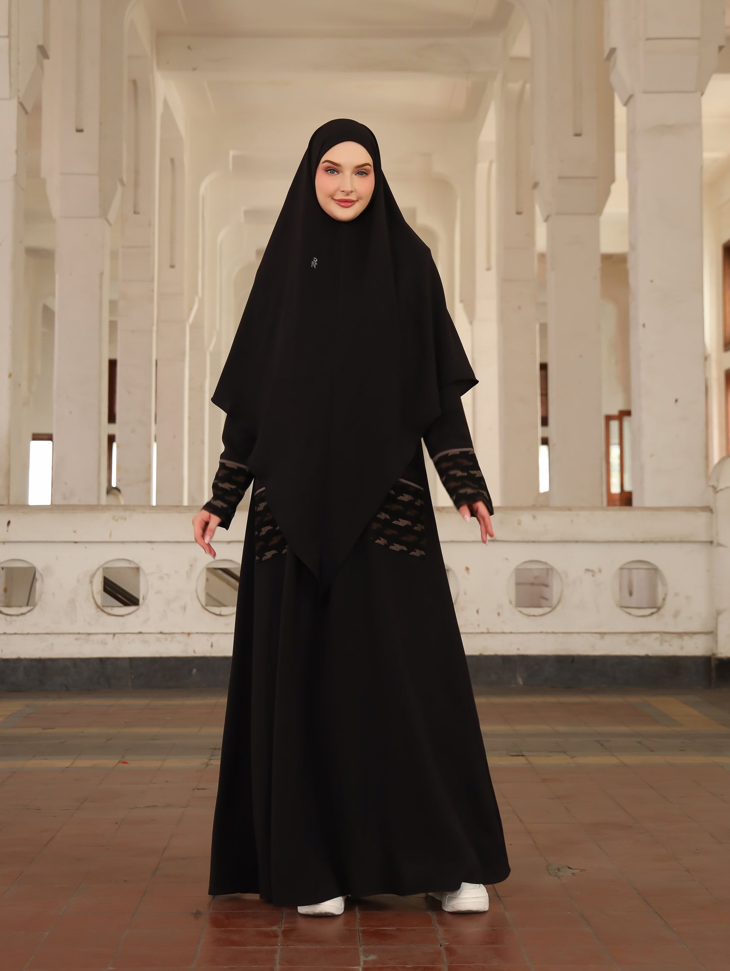 Dammam Abaya - Black Thatch