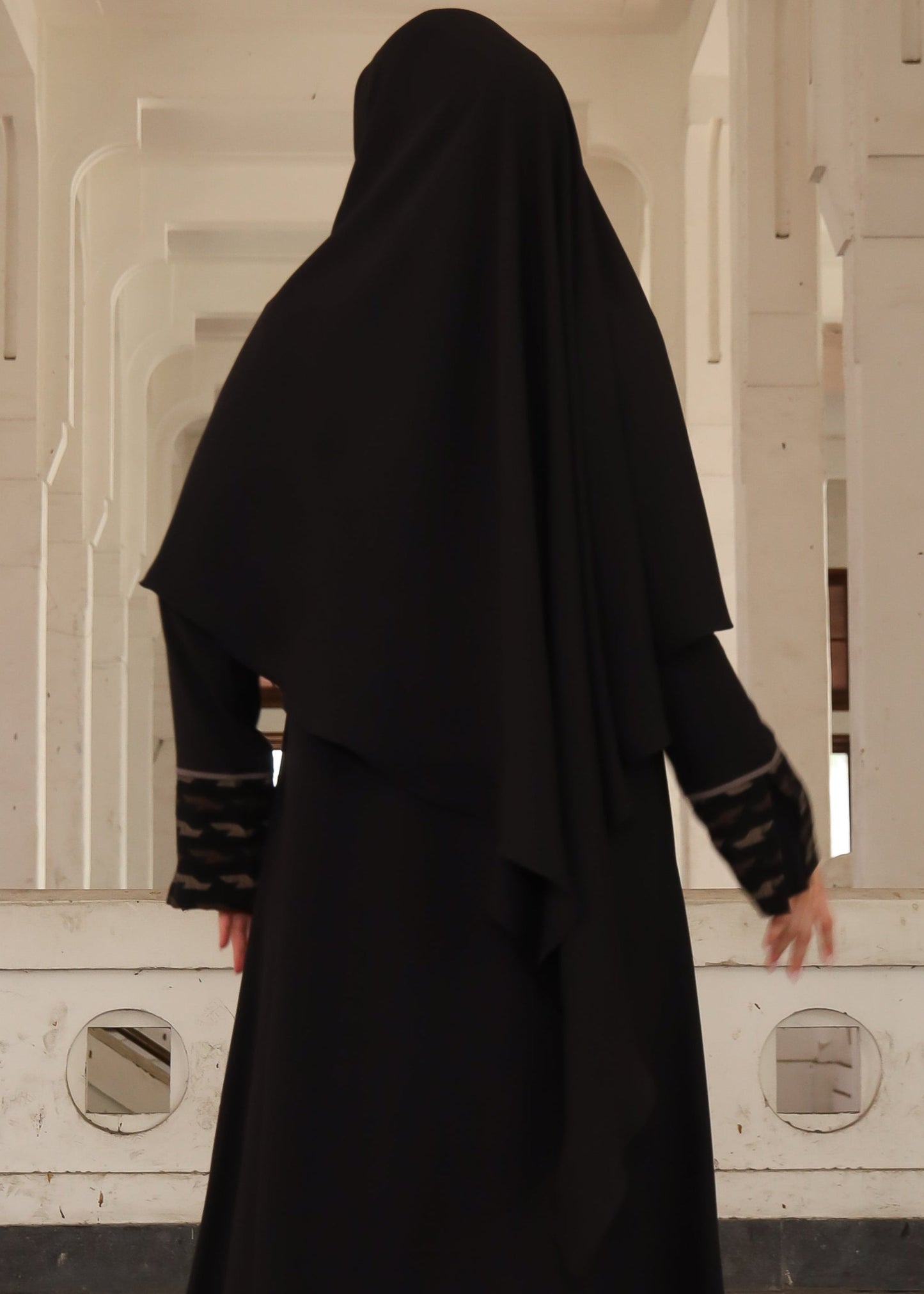 Odessa Khistan - Black