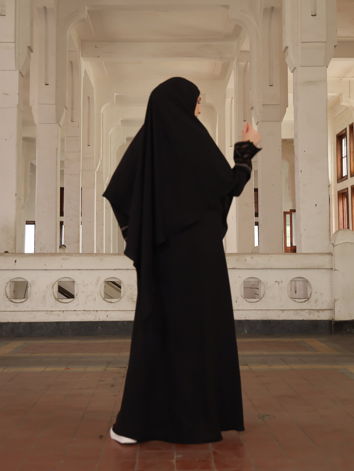 Dammam Abaya - Black Thatch