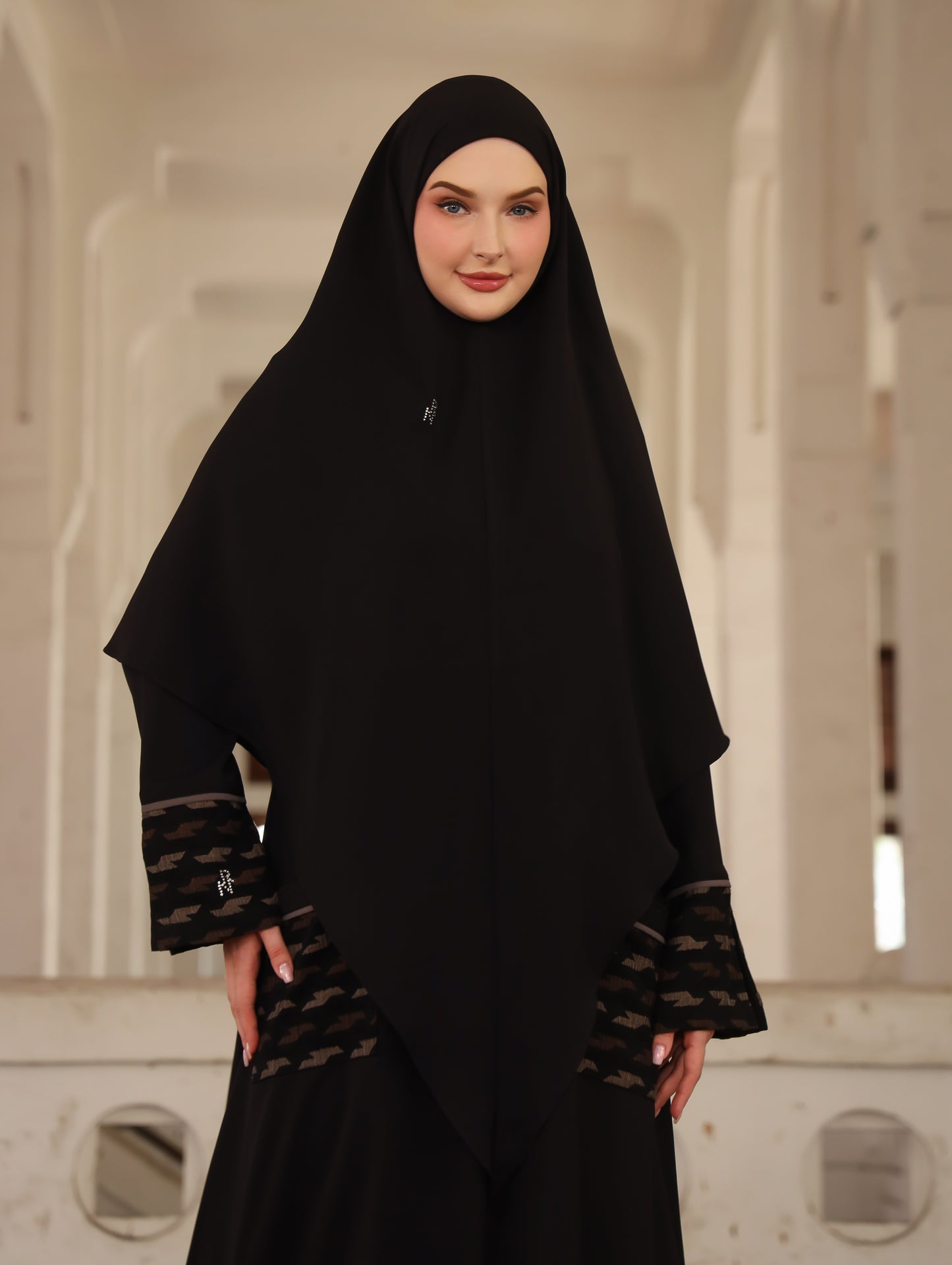 Dammam Abaya - Black Thatch
