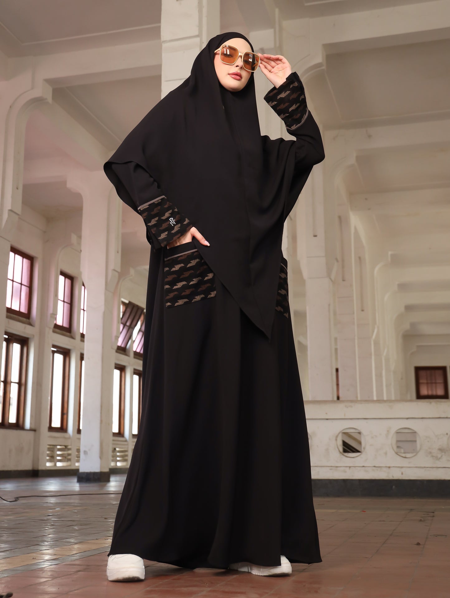 Dammam Abaya - Black Thatch