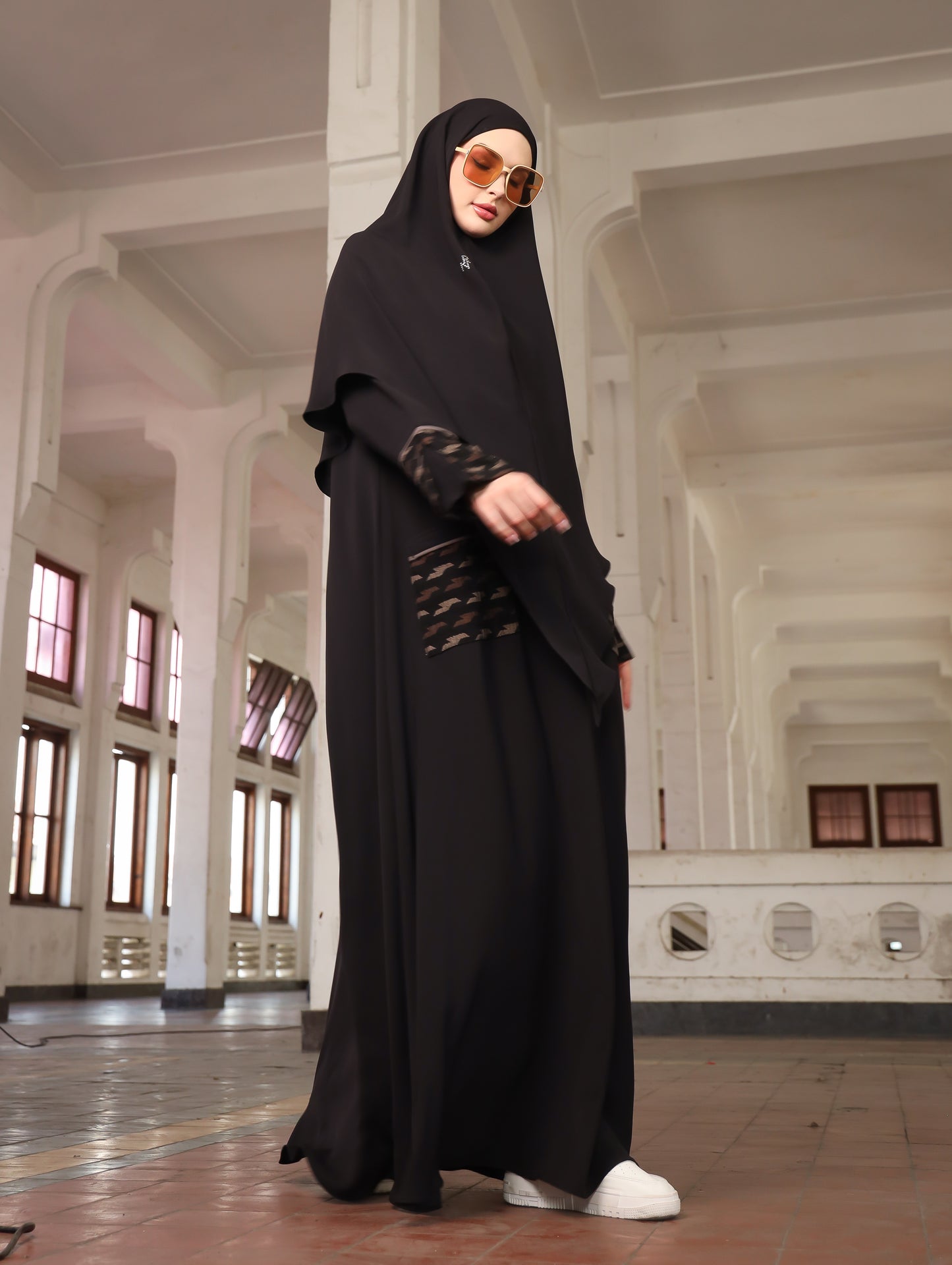 Dammam Abaya - Black Thatch