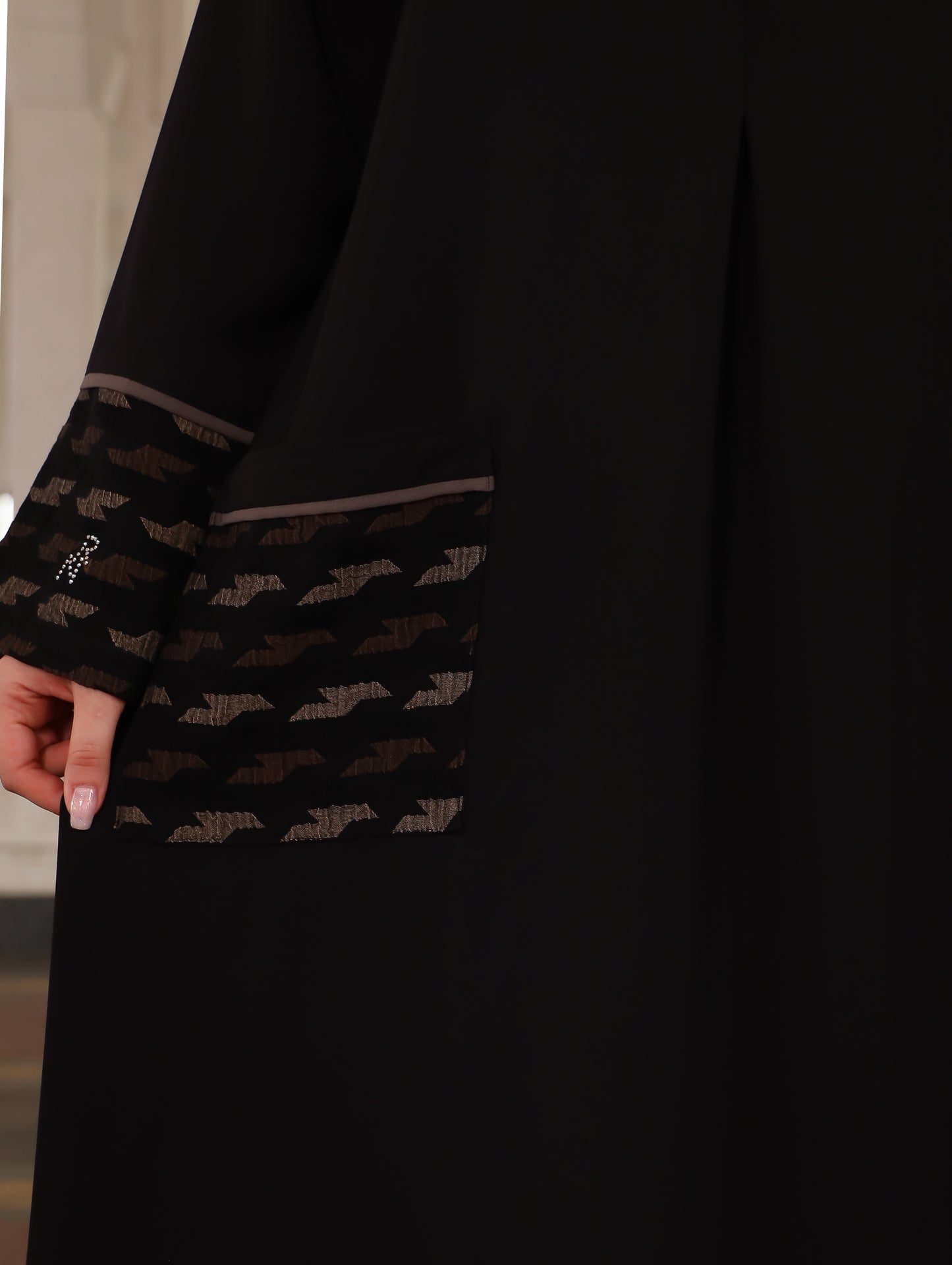 Dammam Abaya - Black Thatch