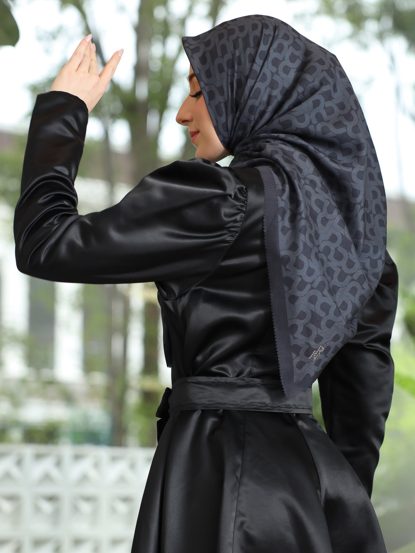 Teserra Scarf - Jet Black