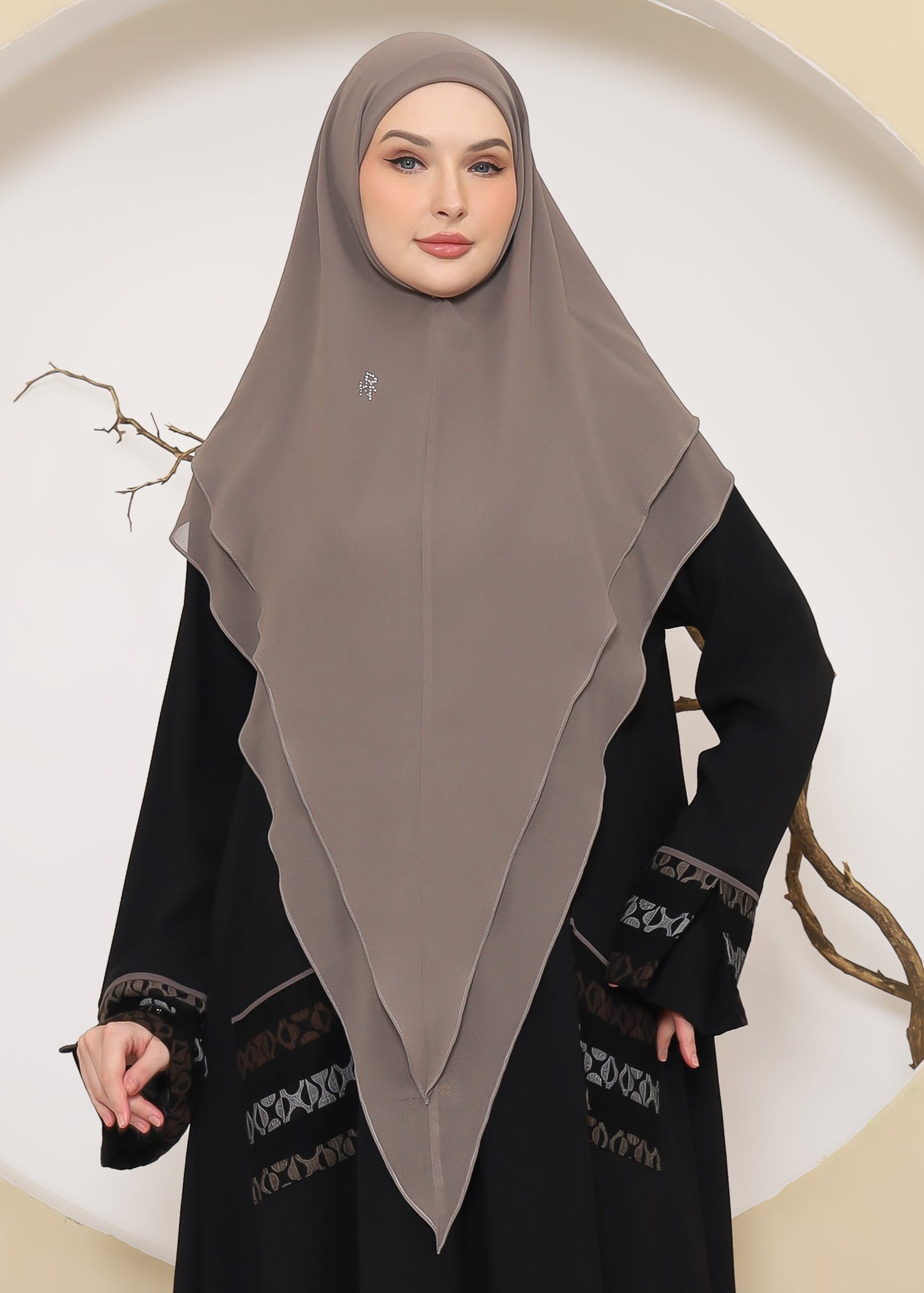 Olena Khistan - Simply Taupe
