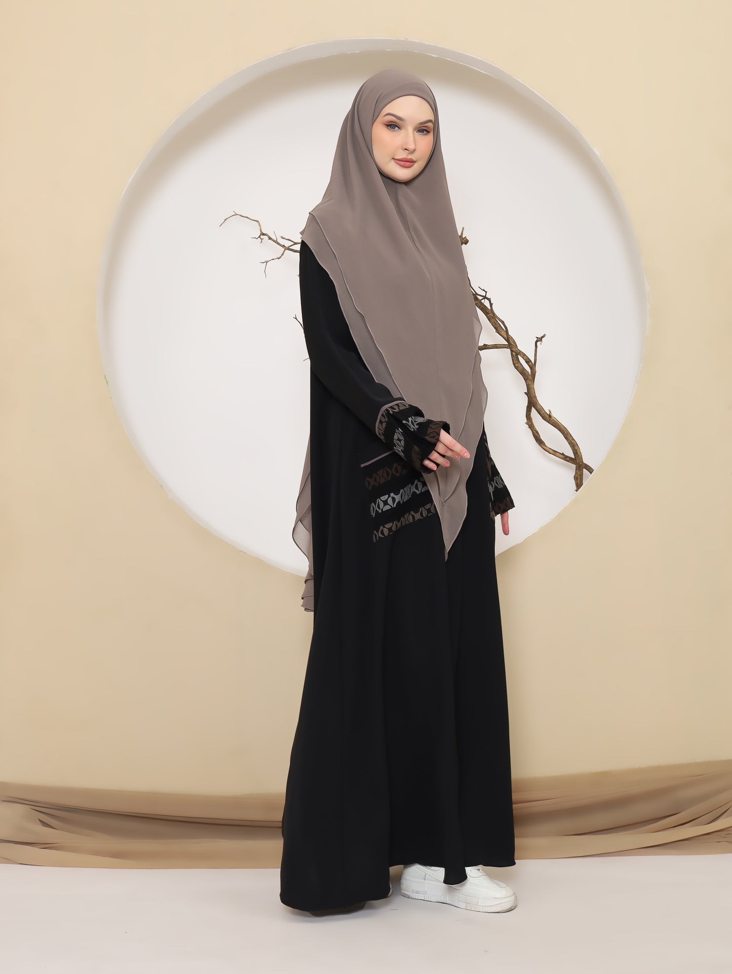 Dhahran Abaya - Black Pine