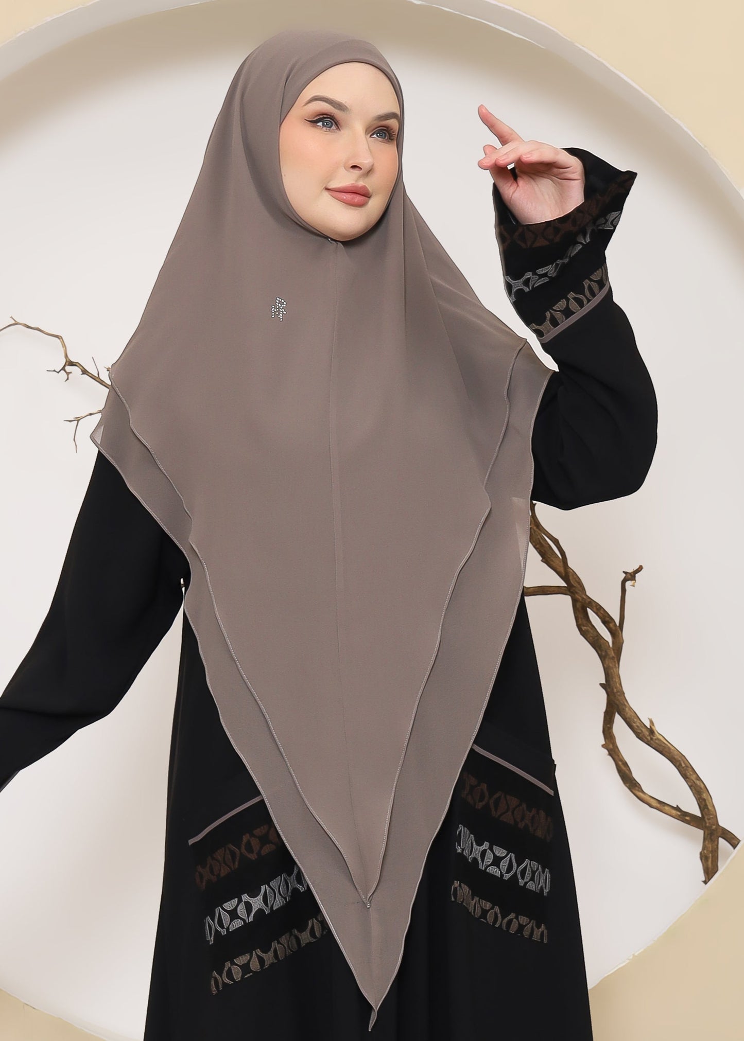 Olena Khistan - Simply Taupe