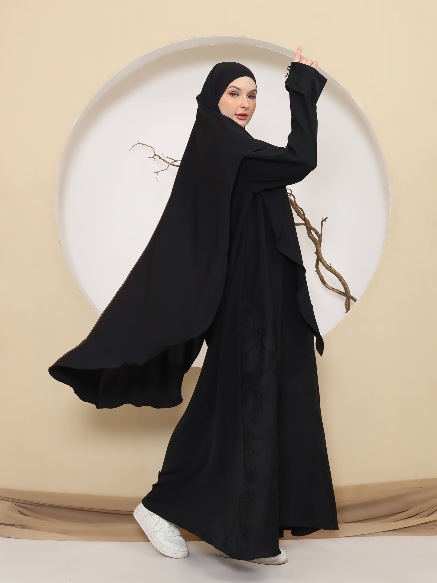 Manama Abaya - Black Engraved