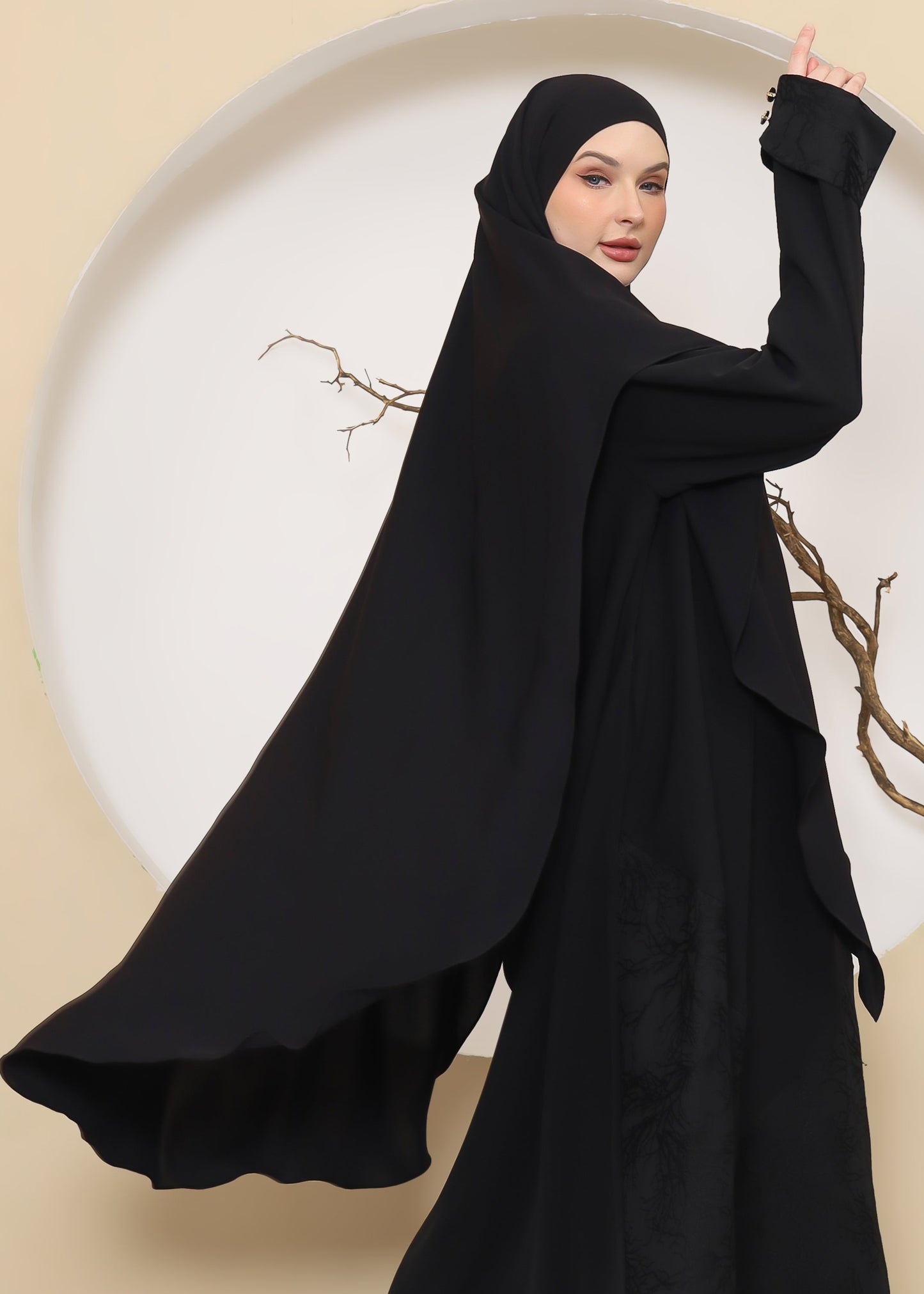 Lateefa Khiban - Black