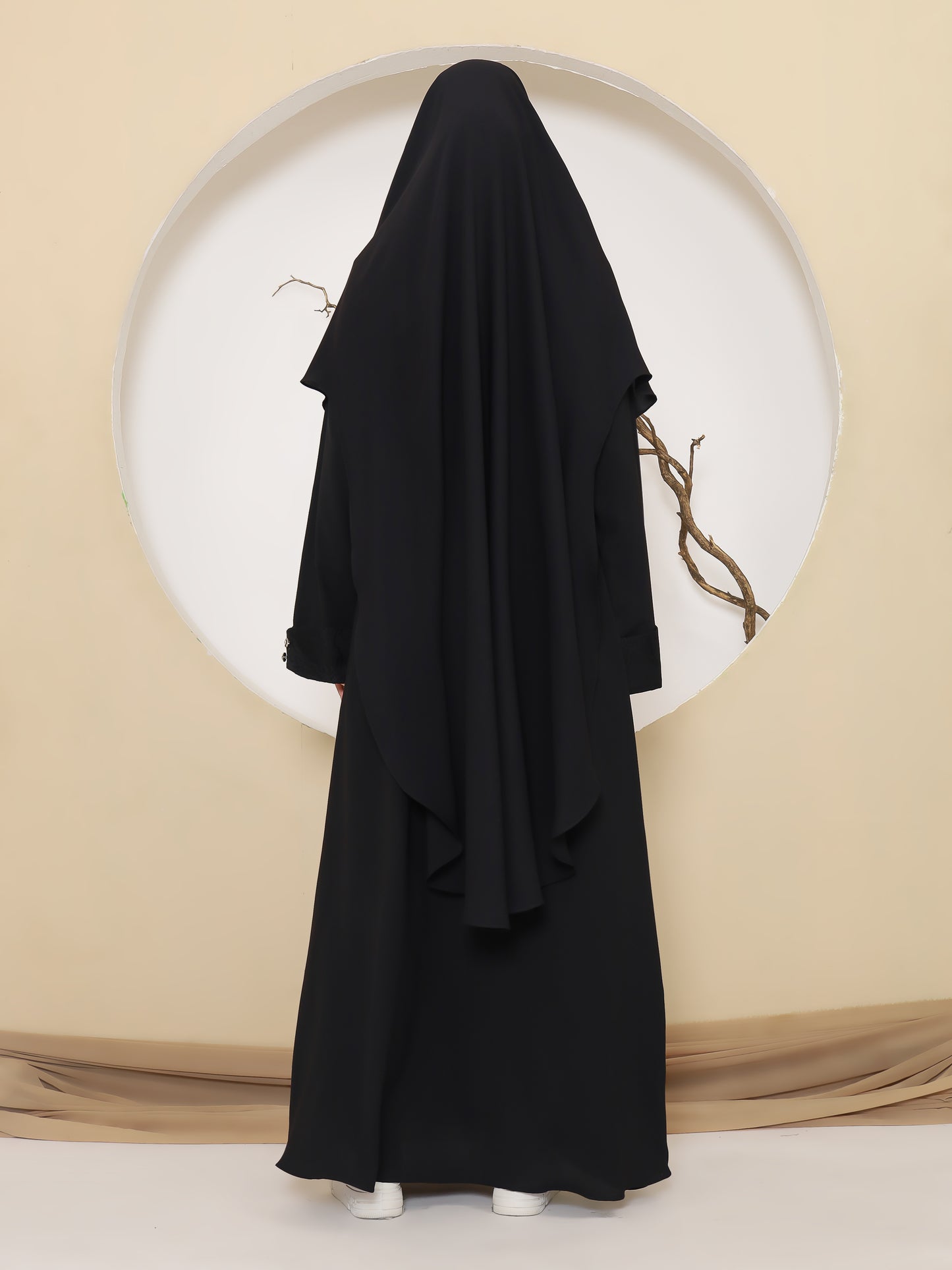 Manama Abaya - Black Engraved