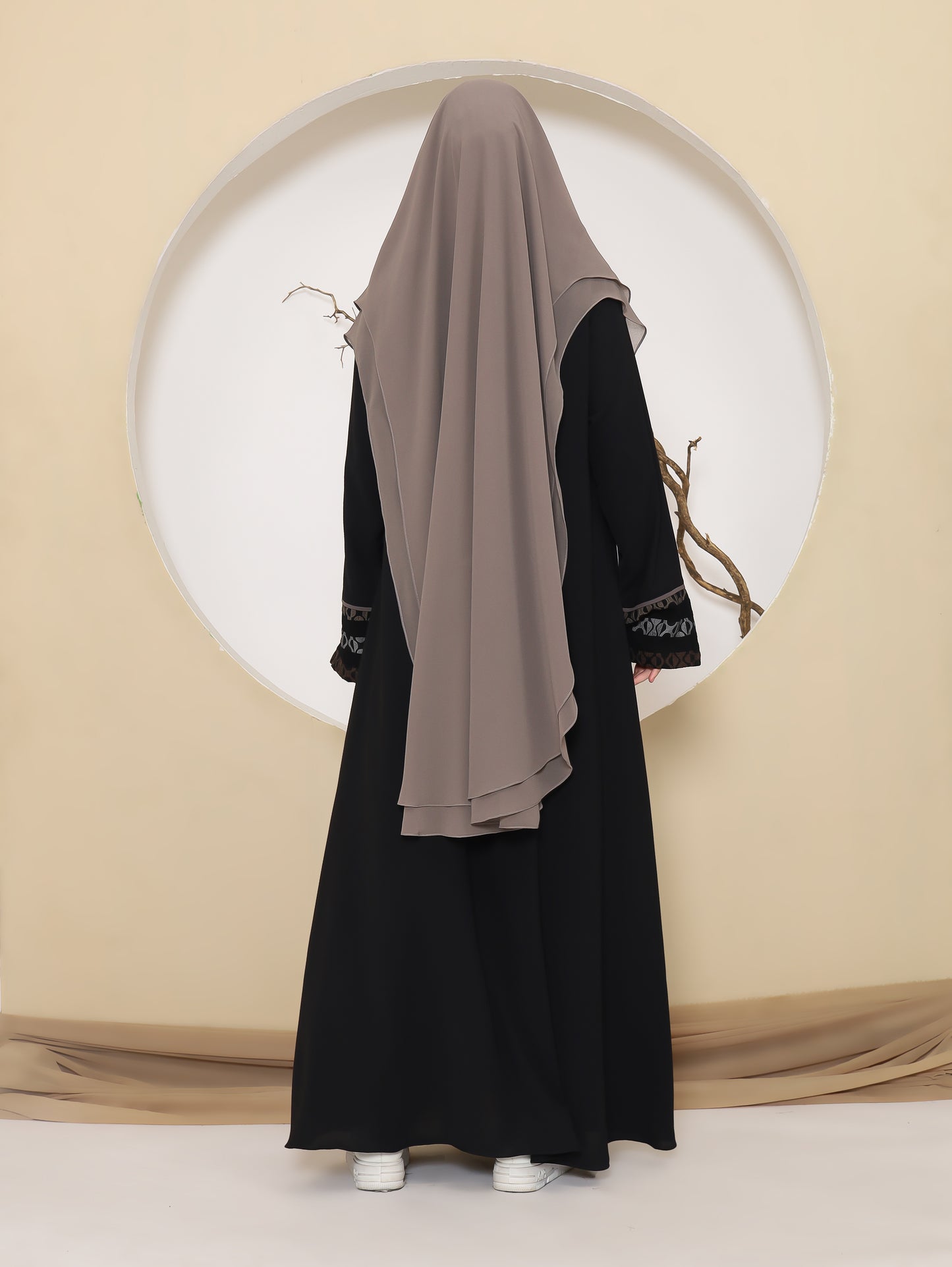 Dhahran Abaya - Black Pine