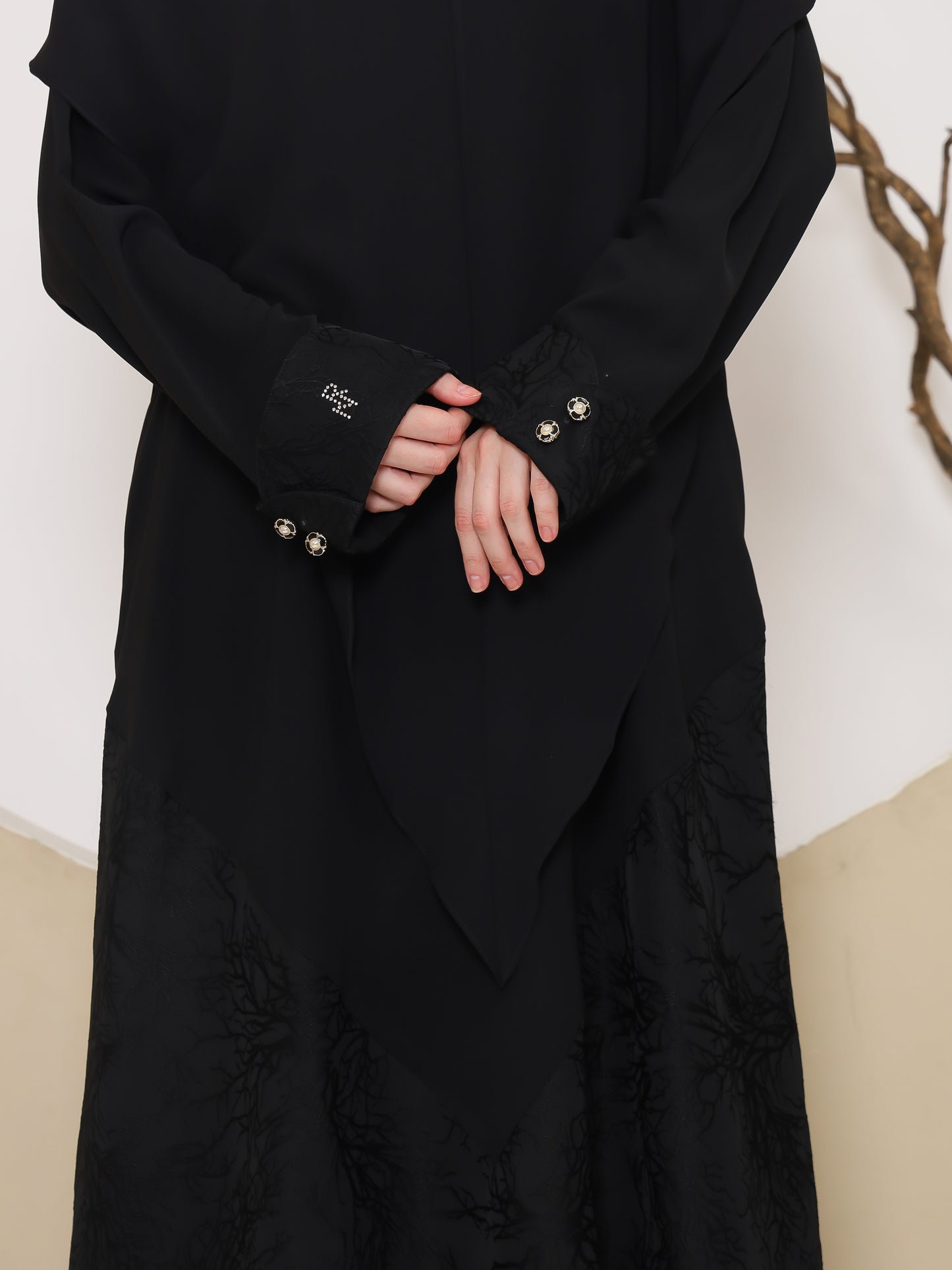 Manama Abaya - Black Engraved