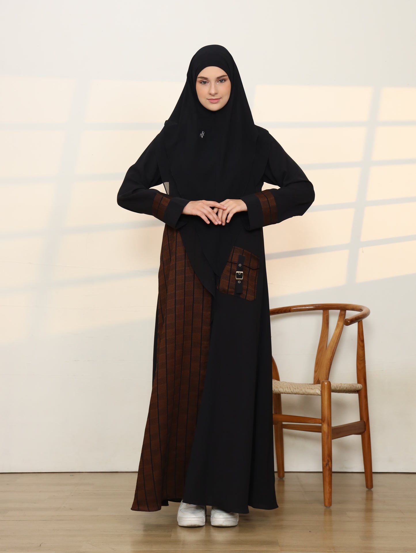 Cordoba Abaya - Black Leather Brown