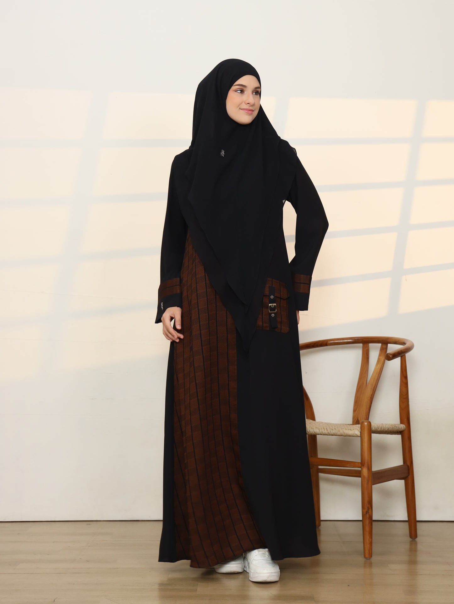 Cordoba Abaya - Black Leather Brown