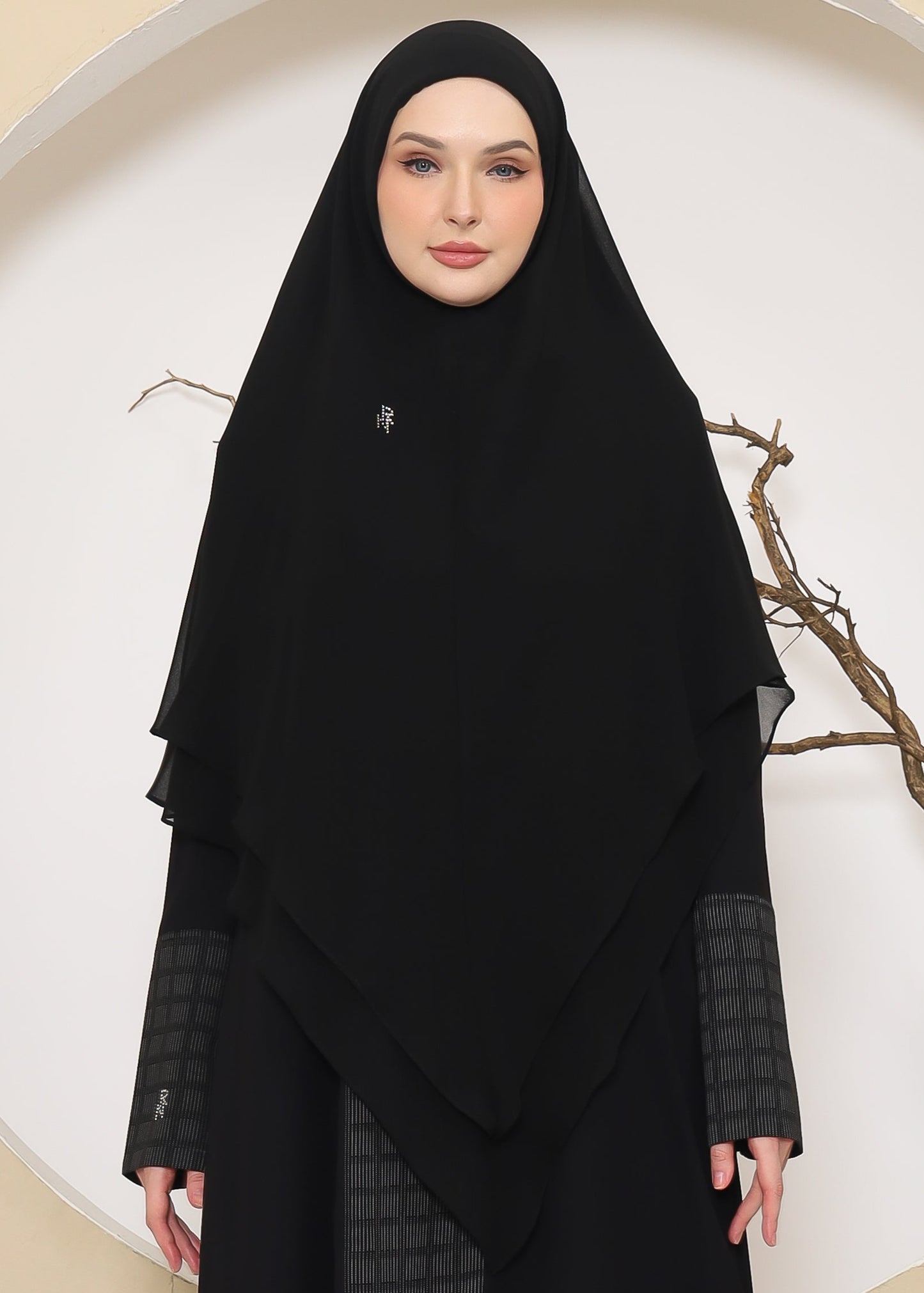 Qisya Khistan - Black