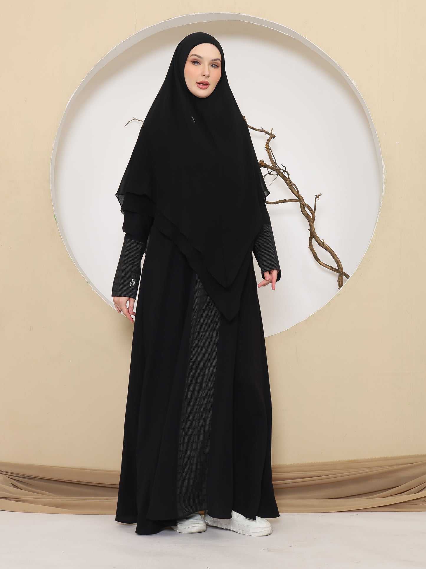 Jizan Abaya - Black Waterloo